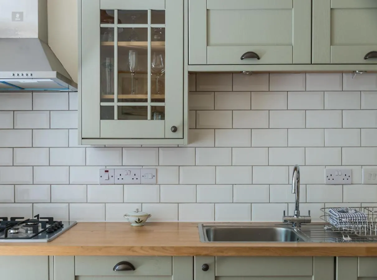 Victorian Elegance With Stunning Castle View Holiday home Edinburgh