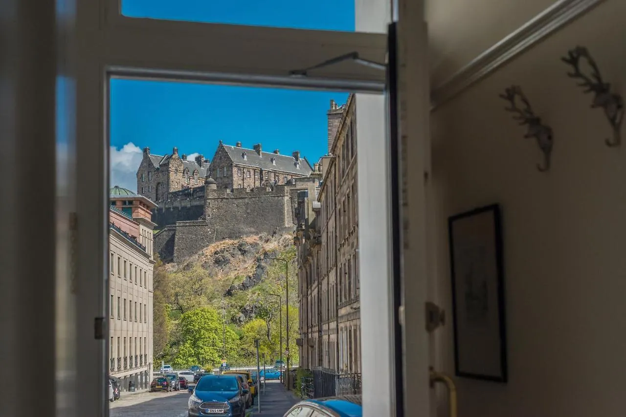 Victorian Elegance With Stunning Castle View