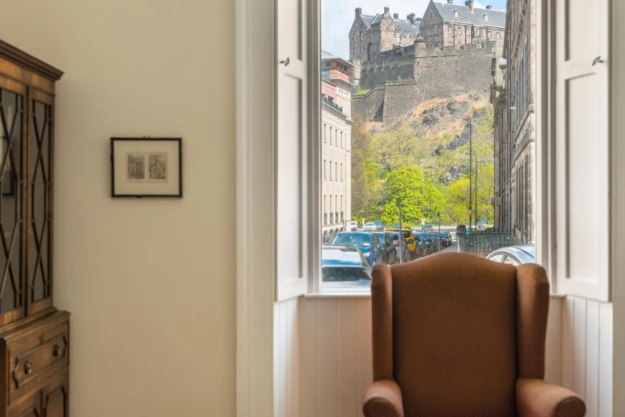 Victorian Elegance With Stunning Castle View 0*, Edinburgh