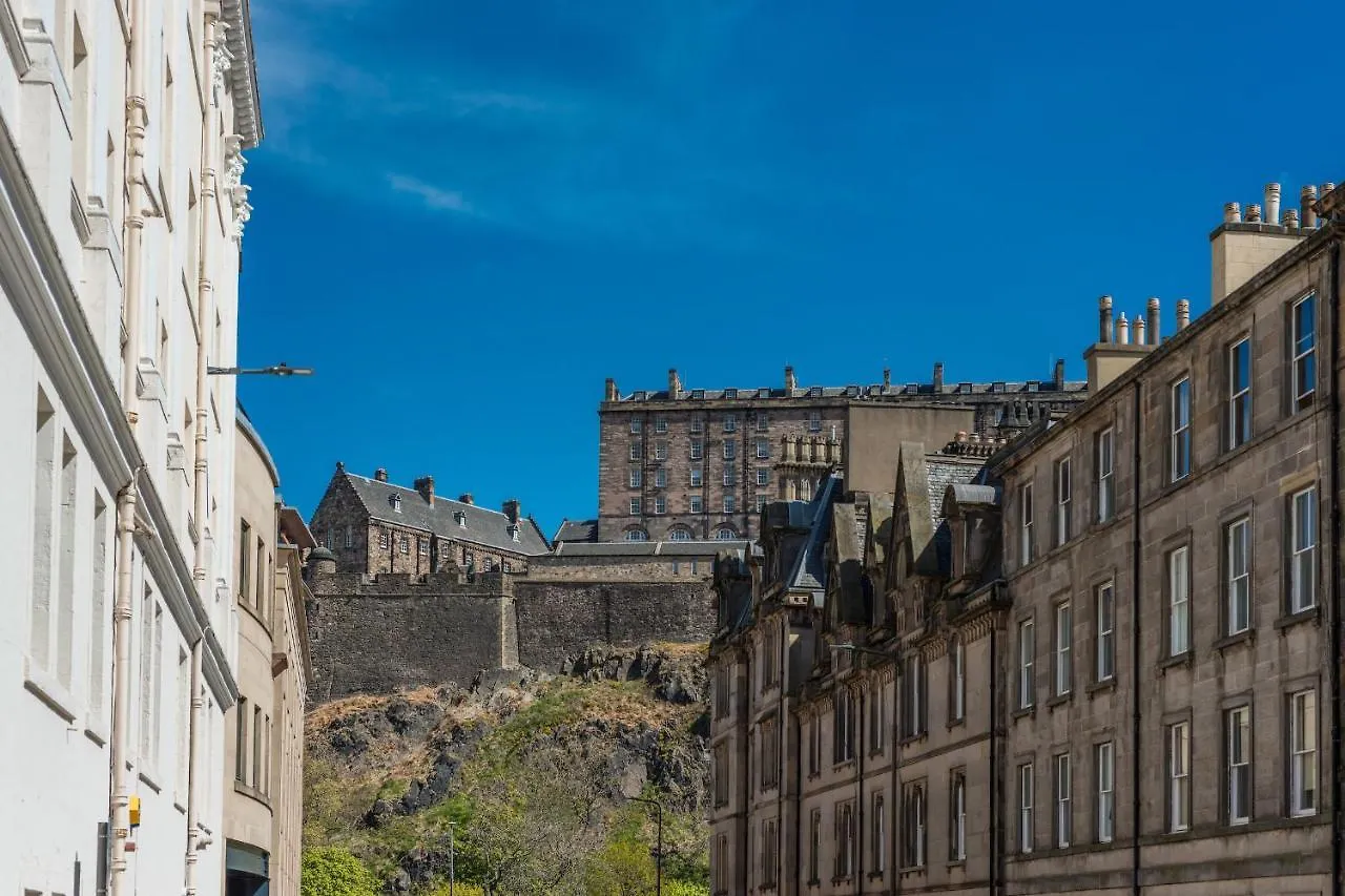 Victorian Elegance With Stunning Castle View Edinburgh